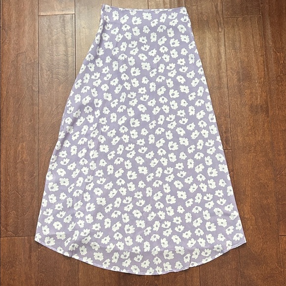 Princess Polly Lavender Floral A-Line Skirt with Cute Button Detail, Size 0 - Picture 7 of 12